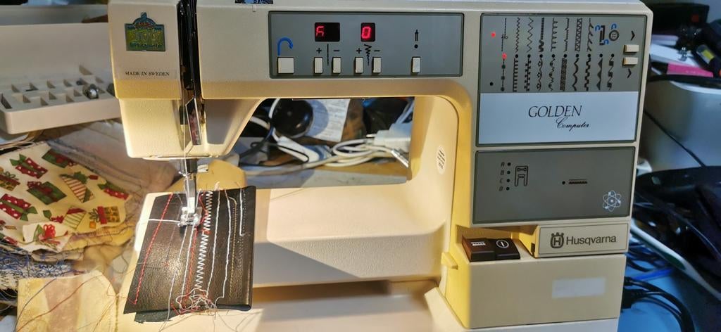 Naaimachine Husqvarna GOLDEN Computer Echt Leer naaien 6mm, Hobby en Vrije tijd, Naaimachines en Toebehoren, Ophalen of Verzenden