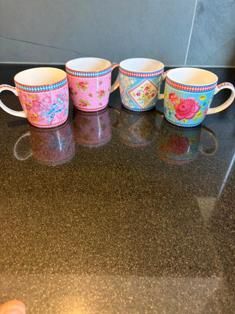 Set mokken van PIP Studio, Huis en Inrichting, Keuken | Servies, Ophalen of Verzenden, Zo goed als nieuw, Overige stijlen, Kop(pen) en/of Schotel(s)