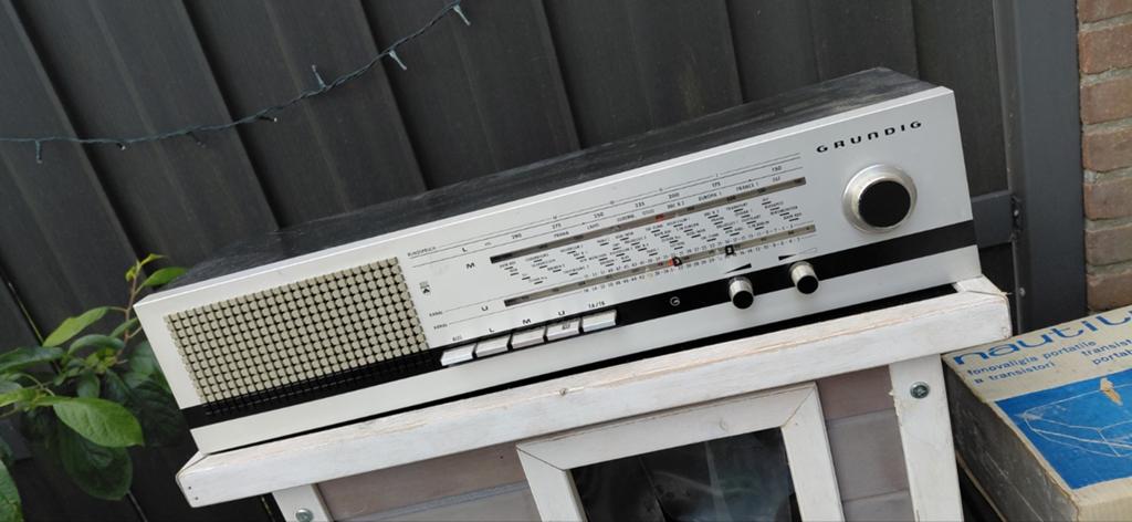 Grundig RF 2000a Alltransistor radio - Werkt goed, Audio, Tv en Foto, Radio's, Gebruikt, Transistorradio, Ophalen of Verzenden