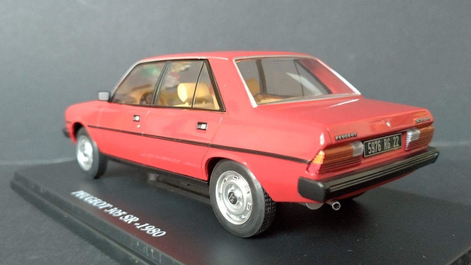 Peugeot 305 SR 1980 1:24 Atlas Collections Pol, Hobby en Vrije tijd, Modelauto's | 1:24, Overige merken, Auto, Verzenden, Nieuw