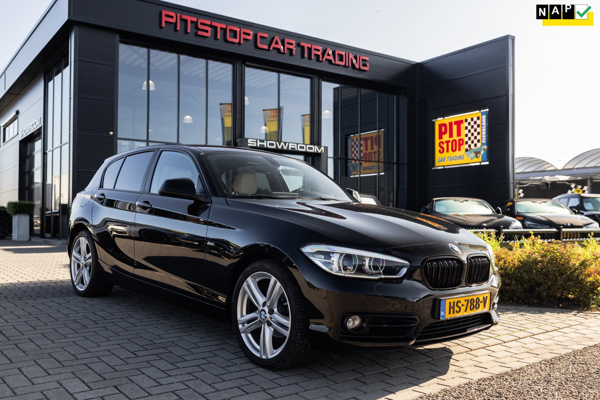 BMW 1-serie 118i Sport NL AUTO! Sportstoelen, Navi, Leder, G, Gebruikt, Zwart, Bedrijf, 650 kg