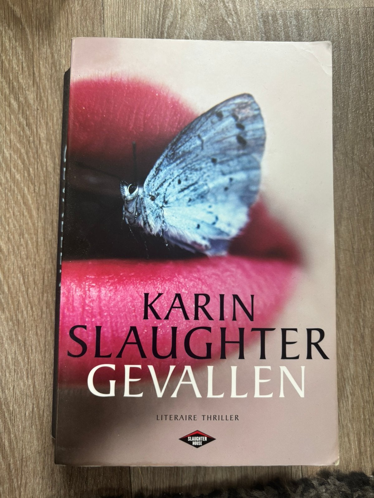 Karin Slaughter - Gevallen, Ophalen of Verzenden, Zo goed als nieuw, Nederland, Karin Slaughter