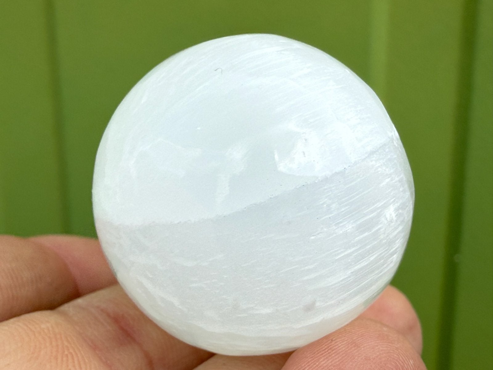 Witte Seleniet satijnspaat bol mineralen, Ophalen of Verzenden, Mineraal