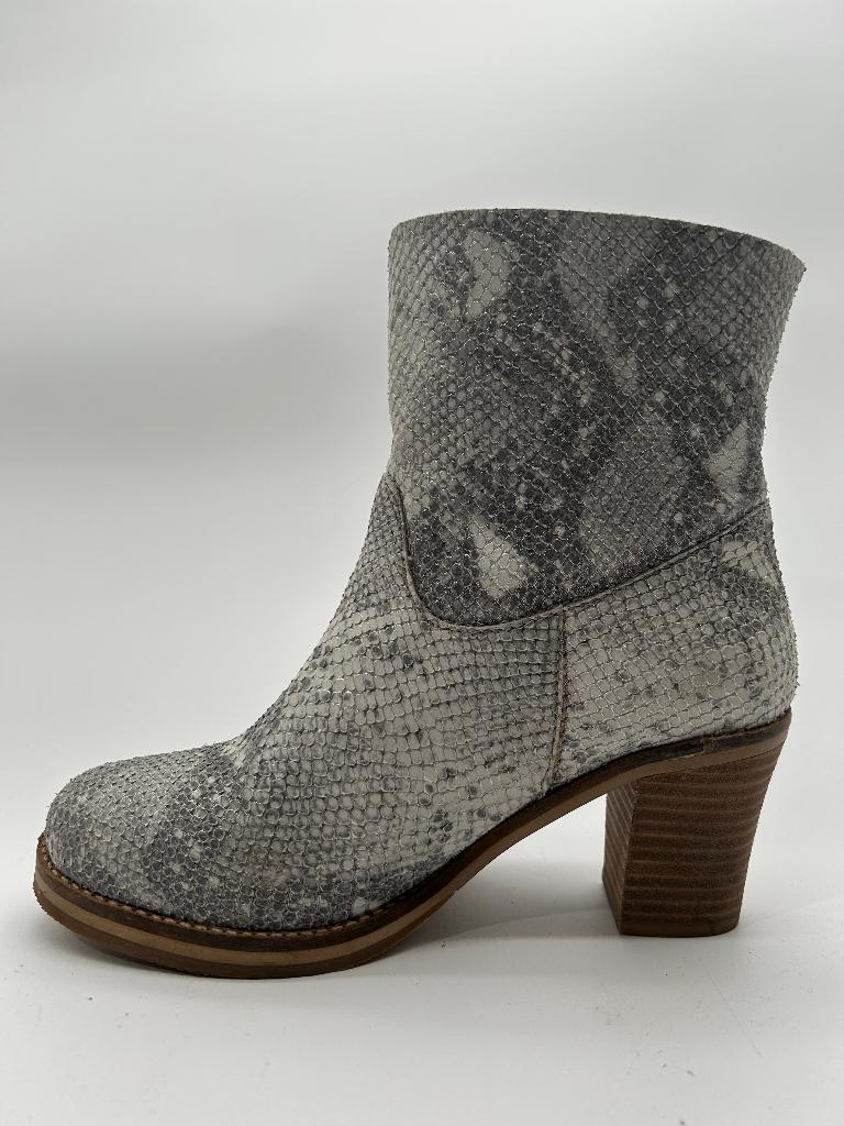 Sacha, maat 39 super mooie grijs witte laarsjes, Kleding | Dames, Schoenen, Nieuw, Lage of Enkellaarzen, Grijs, Verzenden