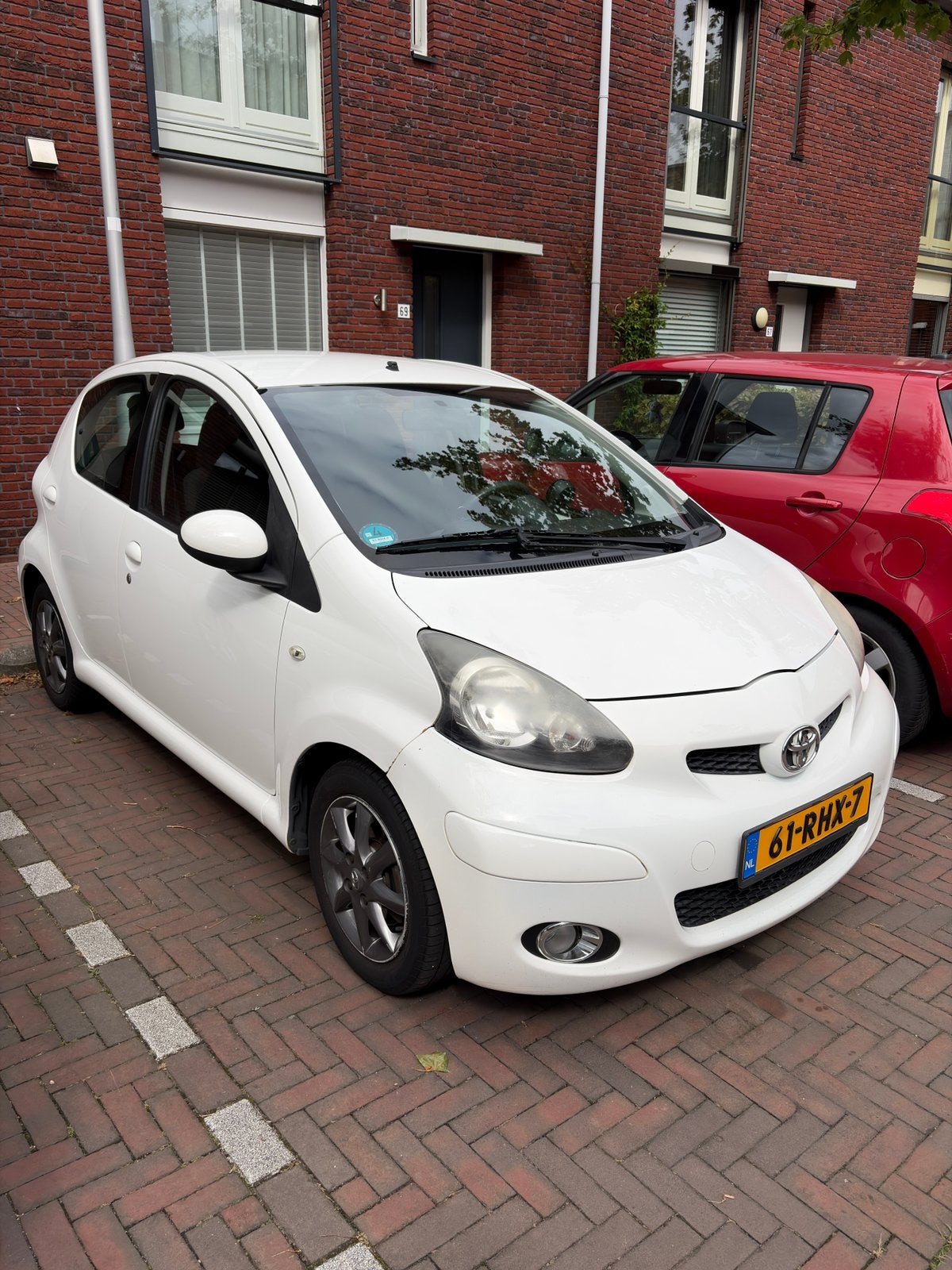 Toyota Aygo 1.0 12V Vvt-i 5DRS 2011 Wit. Goed onderhouden!, Voorwielaandrijving, Stof, USB, Zwart