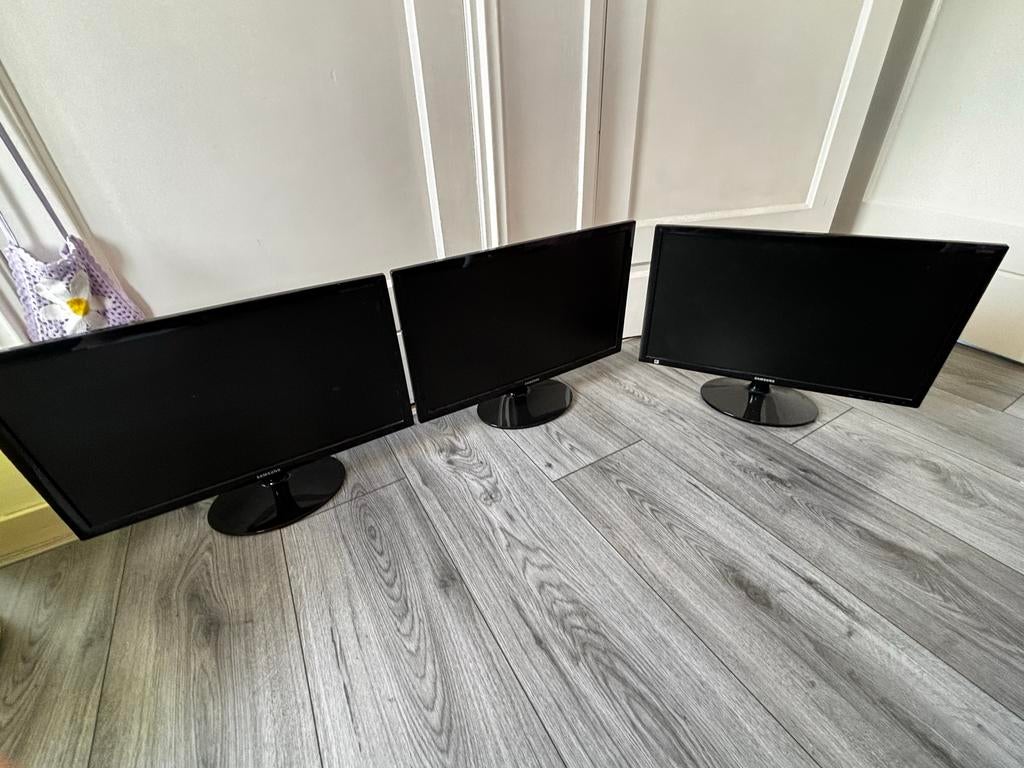 Moet weg zolder opruiming3x Samsung SyncMaster, Computers en Software, Monitoren, Ophalen, Gebruikt, Full HD, VGA