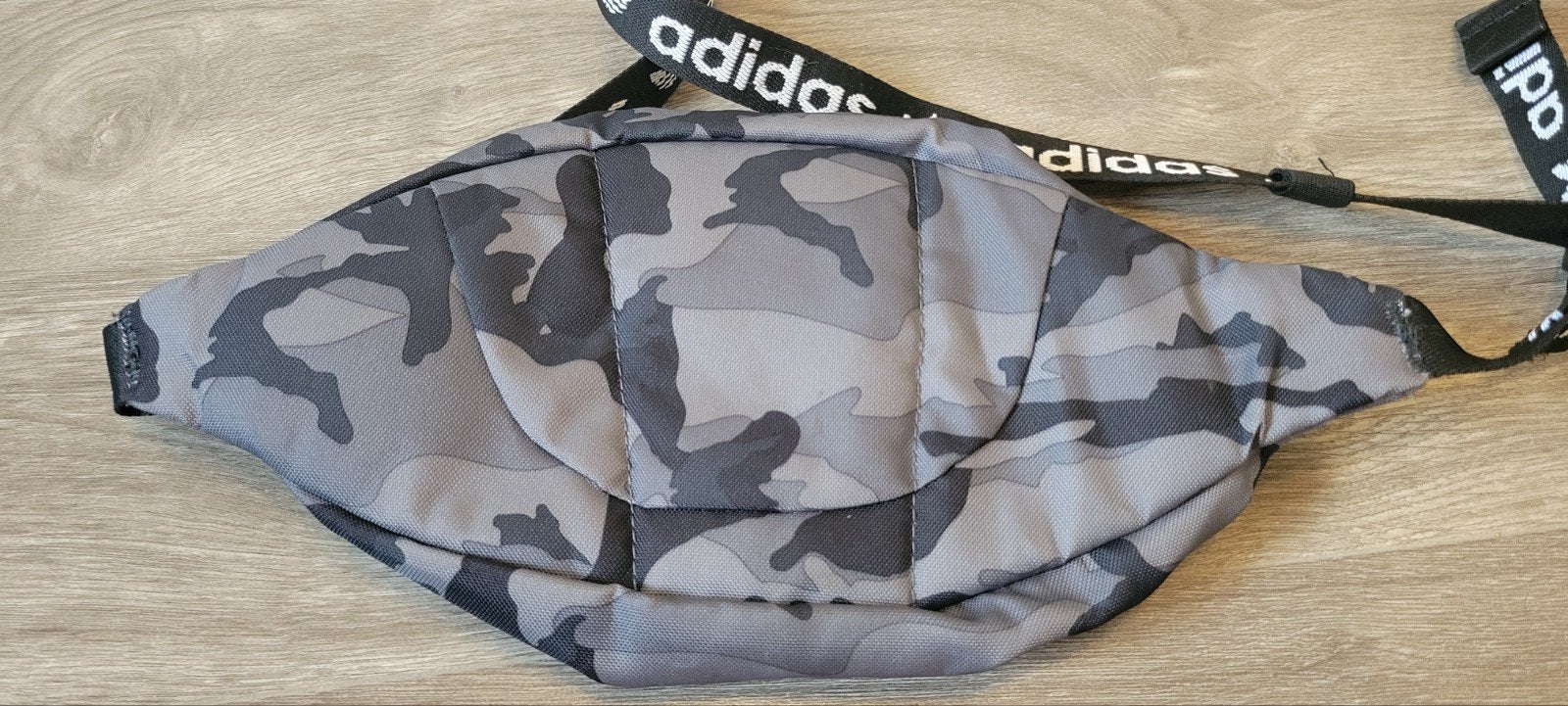 Adidas Dames Camouflage Heuptas / Crossbody Tas, Ophalen of Verzenden, Zo goed als nieuw, Schoudertasje