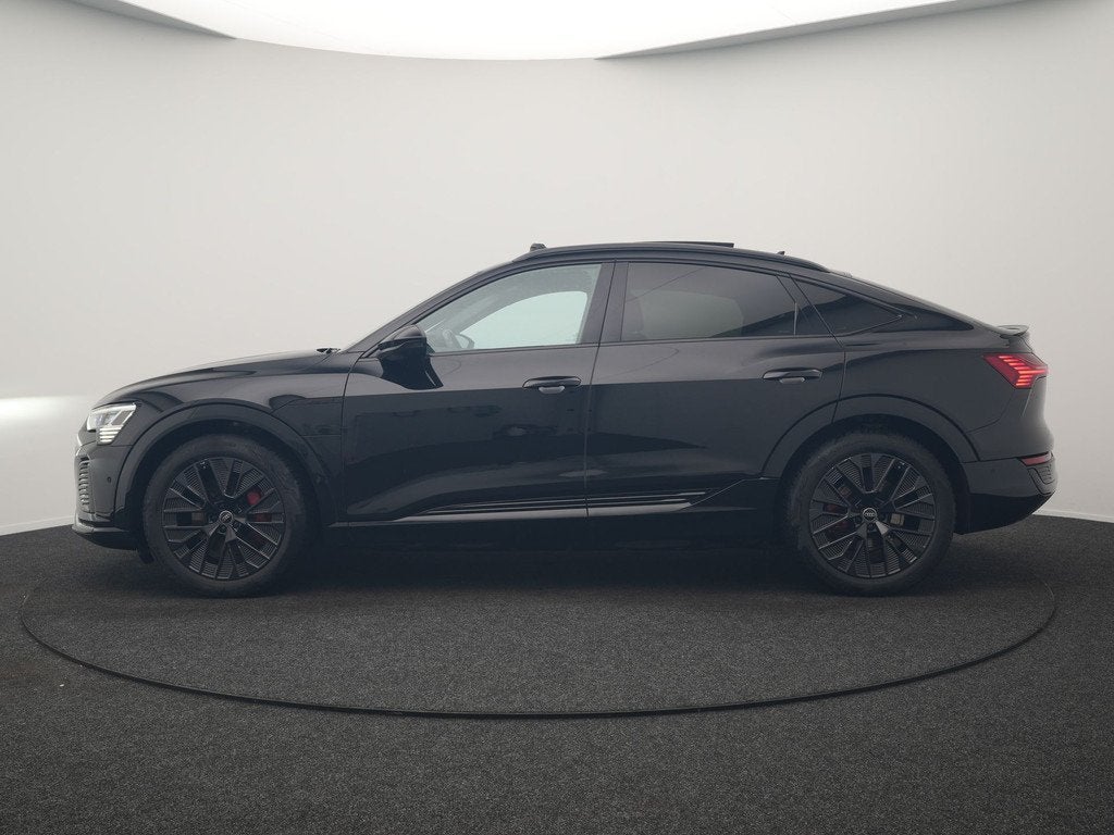 Audi Q8 Sportback e-tron 55 quattro 2x S Line 114 kWh 408pk, Auto's, Audi, Automaat, Gebruikt, Zwart, Automatische klimaatregeling