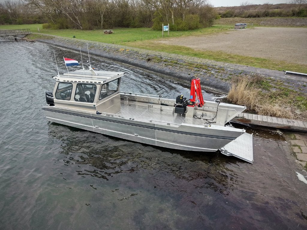 Aluminium werkboot (landingsvaartuig), 350 pk, Rijswijkseveldweg 1A 4023 CH Rijswijk, Kajuitboot, Buitenboordmotor