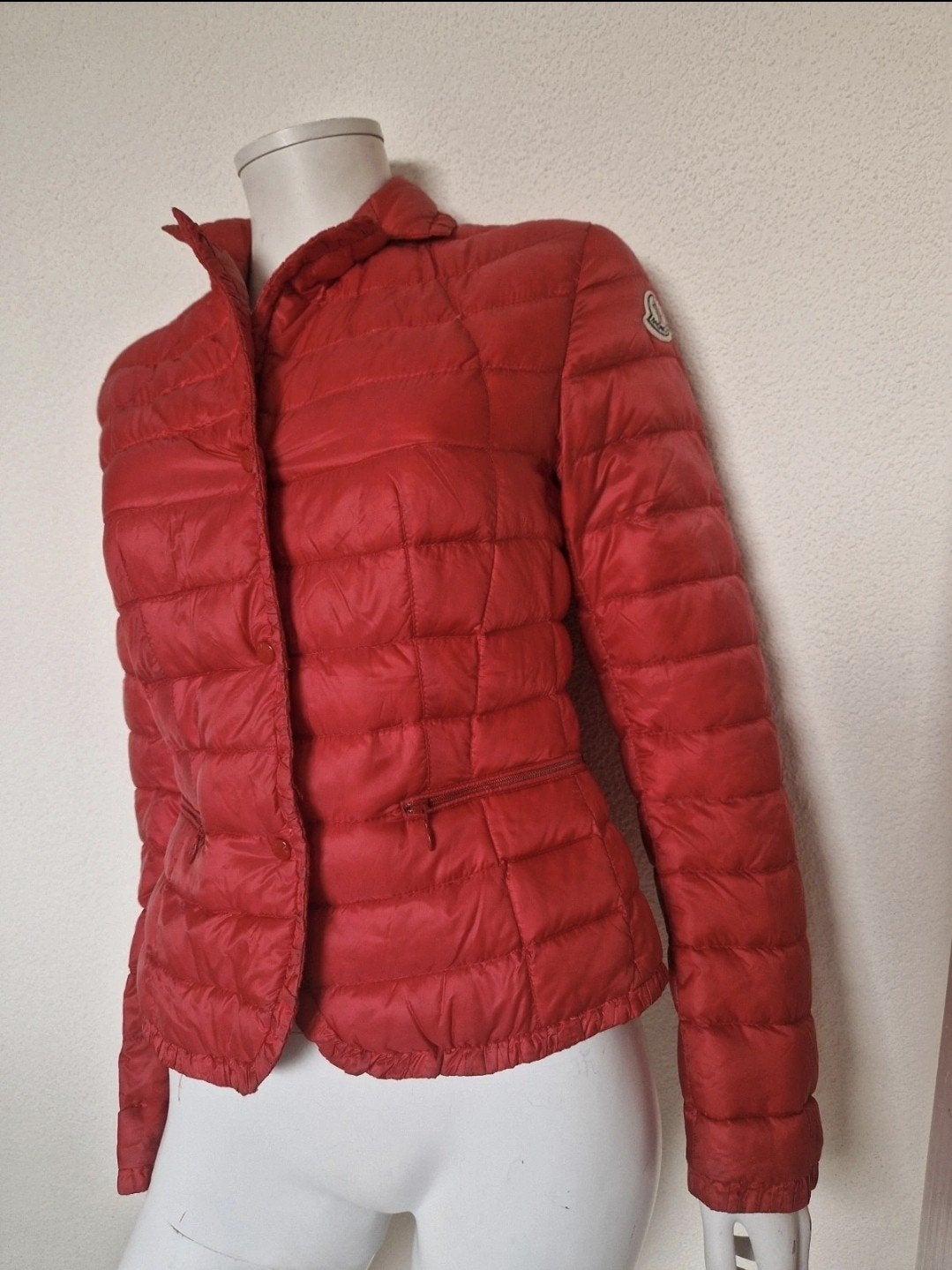 Rode Moncler Jas Maat Small, Moncler, Ophalen of Verzenden, Maat 36 (S), Gedragen
