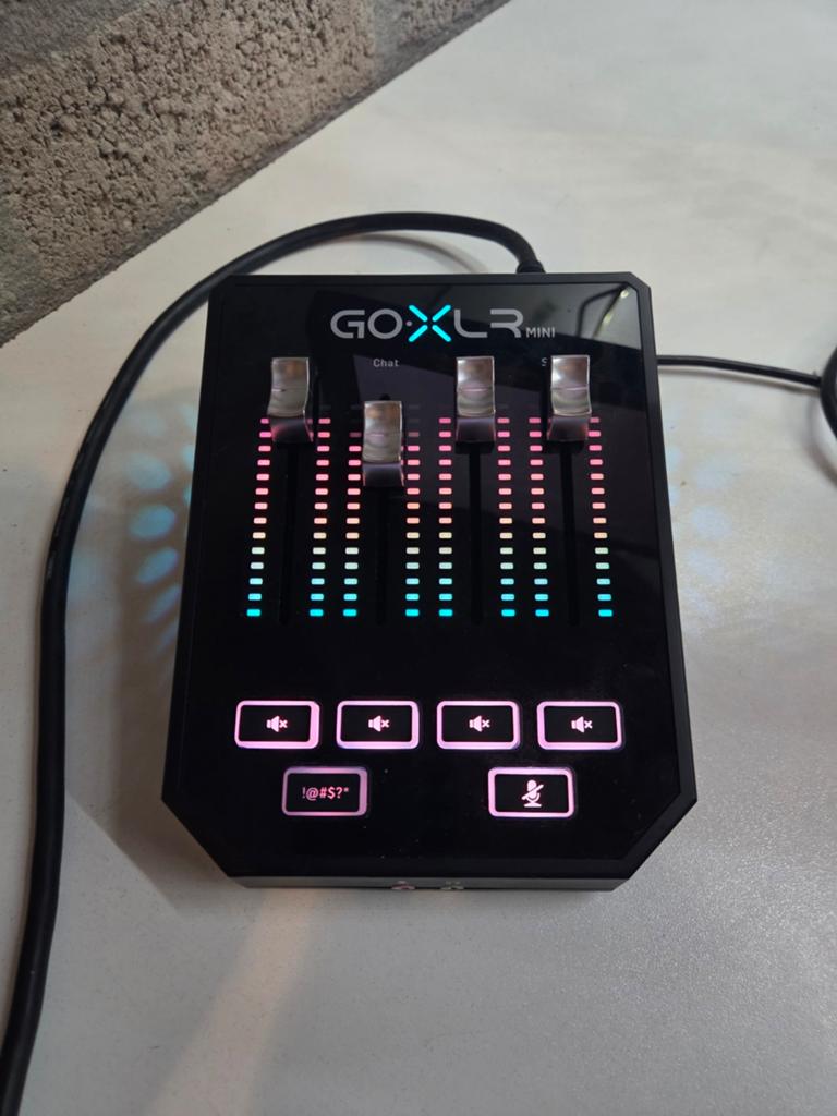 Go XLR mini + Rode podmic met Rode PSA1 microfoonarm, Ophalen, Zo goed als nieuw, Audio