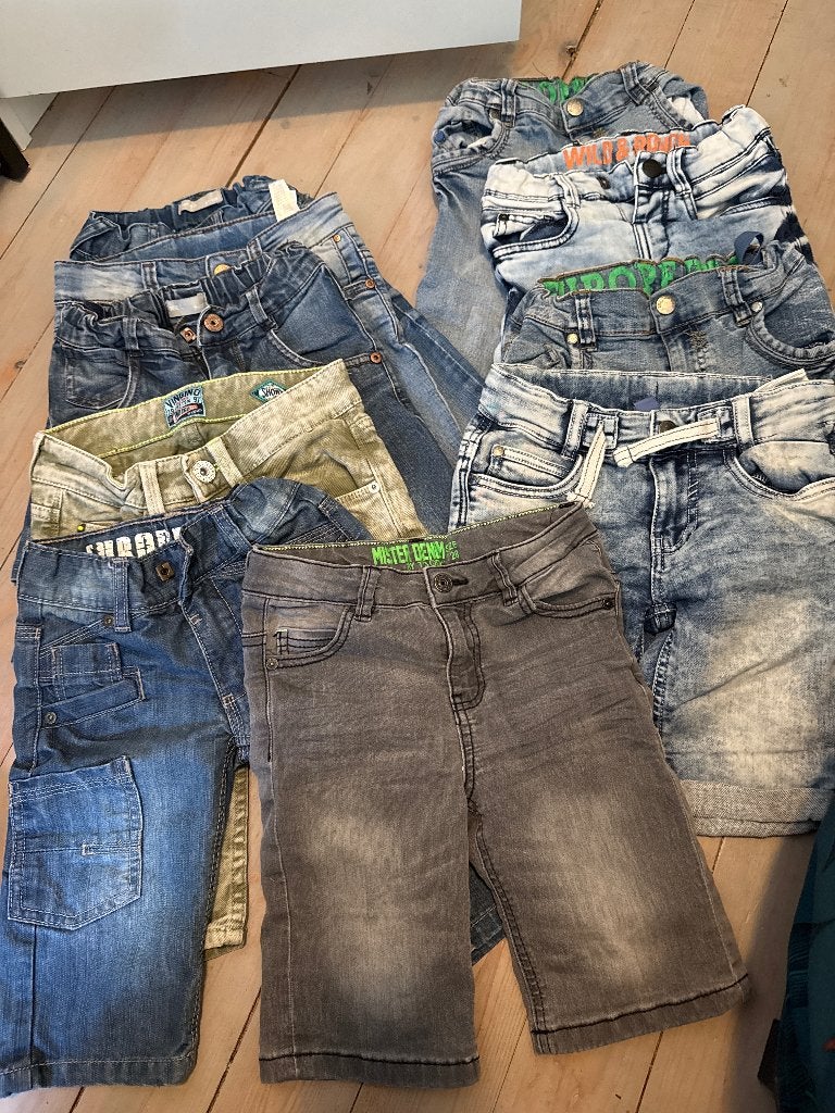 12 stuks Diverse jongens korte broeken vanaf 110 t/m 128, Ophalen of Verzenden, Zo goed als nieuw, Jongen, Broek
