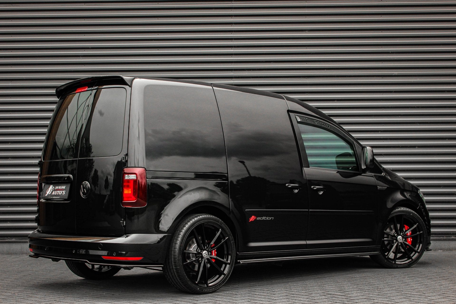 Volkswagen Caddy 2.0 TDI 185PK JB- EDITION / FULL BLACK / SC, Auto's, 4 cilinders, Volkswagen, Zwart, Leder