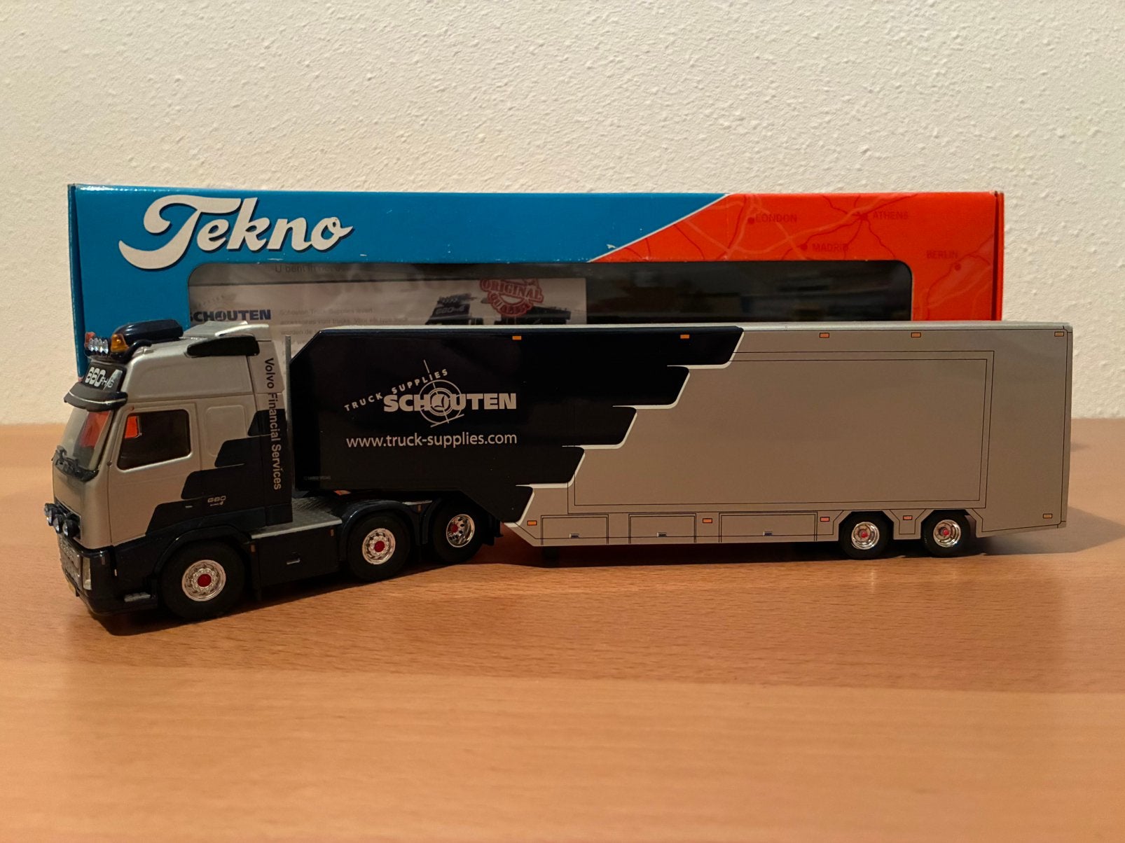 Tekno Volvo FH met oplegger Schouten Truck Supplies, Hobby en Vrije tijd, Modelauto's | 1:50, Ophalen of Verzenden, Zo goed als nieuw