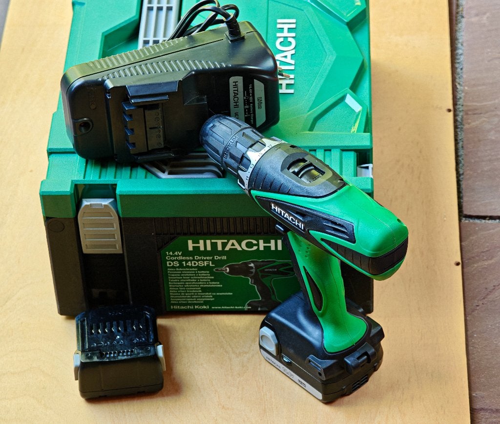 Hitachi accu boormachine DS 14DSFL +  heggenschaar CH 14DSL, Doe-het-zelf en Verbouw, Gereedschap | Boormachines, Gebruikt, Variabele snelheid
