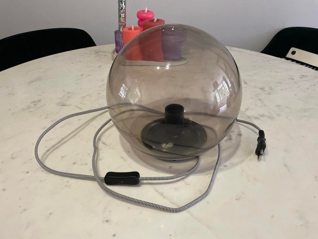 Ikea Fado - Moderne glazen tafellamp - bolvormig design, Ophalen, Zo goed als nieuw, Glas, Minder dan 50 cm