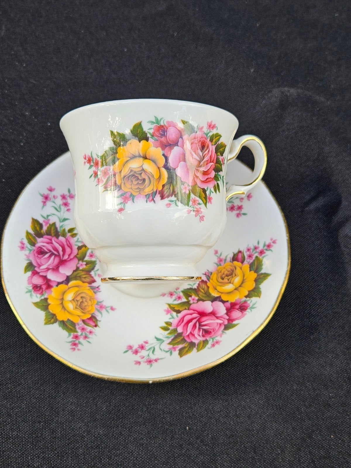 Queen Anne Bone China Kop en Schotel - Rozenmotief, Ophalen of Verzenden