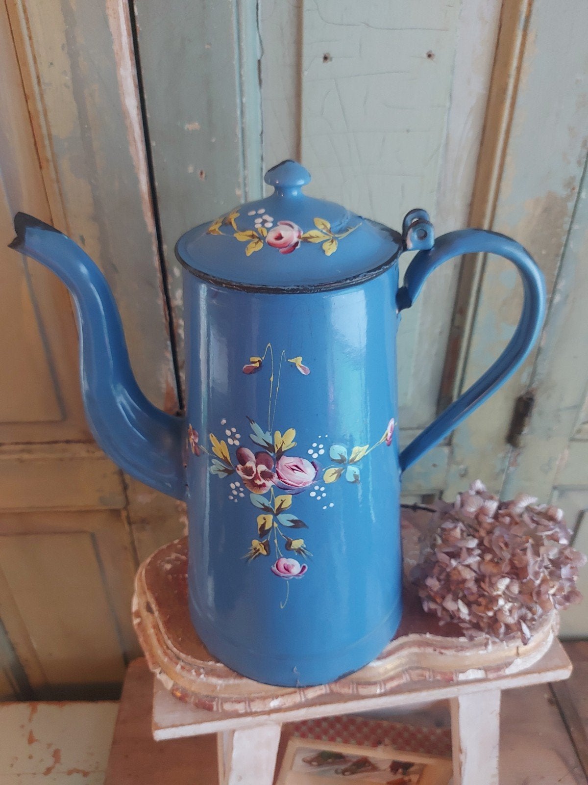 Antieke emaille koffiekan,blauw met opgelegde bloemen, 30 cm, Ophalen of Verzenden