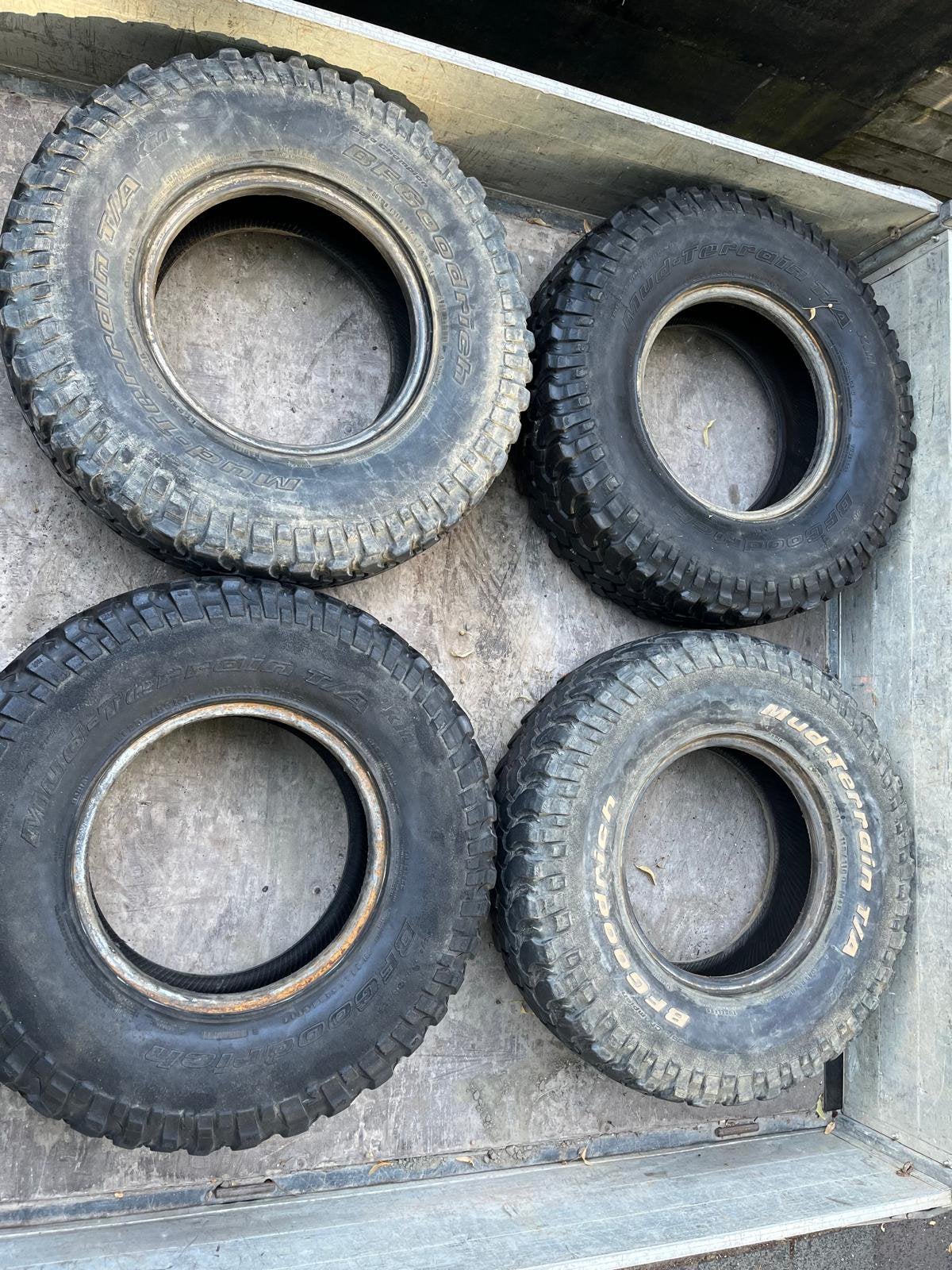 4x BFGoodrich mud-terrain banden (255/85-R16), Ophalen, Gebruikt