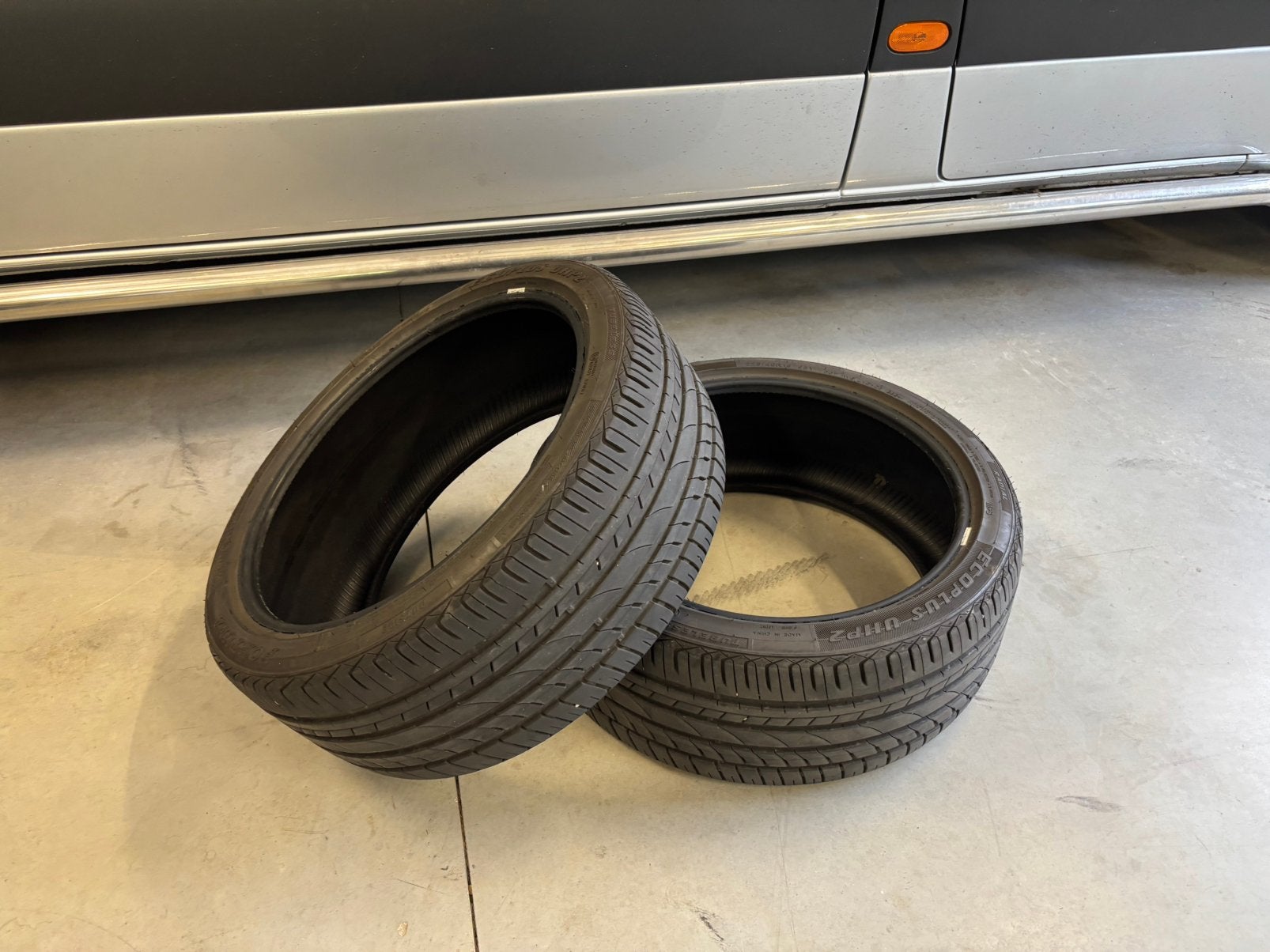 Set Bridgestone en Fortuna banden 225/40 R19, Band(en), Ophalen, 19 inch, Zomerbanden