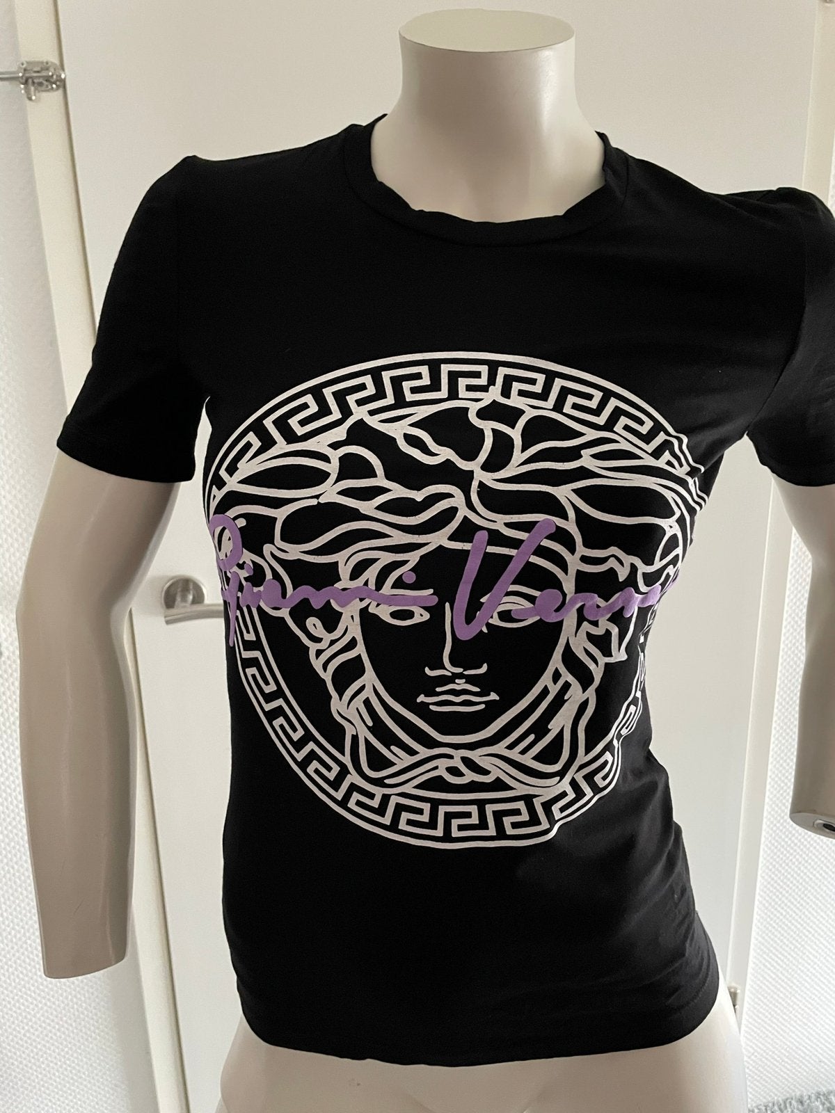 Versace shirt met leuke opdruk maat it 38 nl s, ., Zwart, Ophalen of Verzenden, Zo goed als nieuw