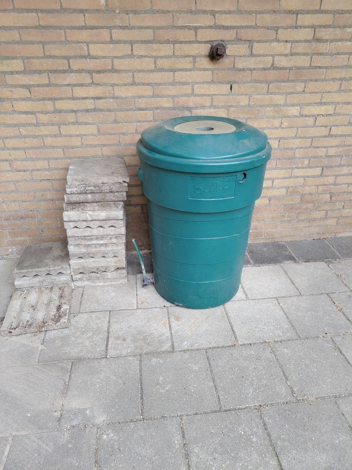 Groene Regenton - Gebruikt maar functioneel, Tuin en Terras, Regentonnen, Kunststof, Gebruikt, Met kraantje, 150 liter of meer