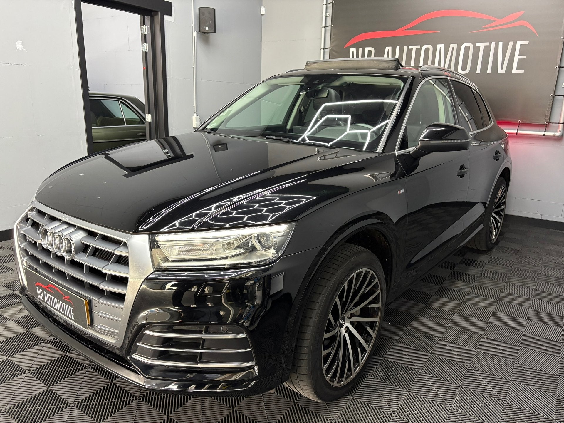 Audi Q5 50 TFSI e quattro S edition, Automaat, 4 cilinders, Zwart, Bedrijf