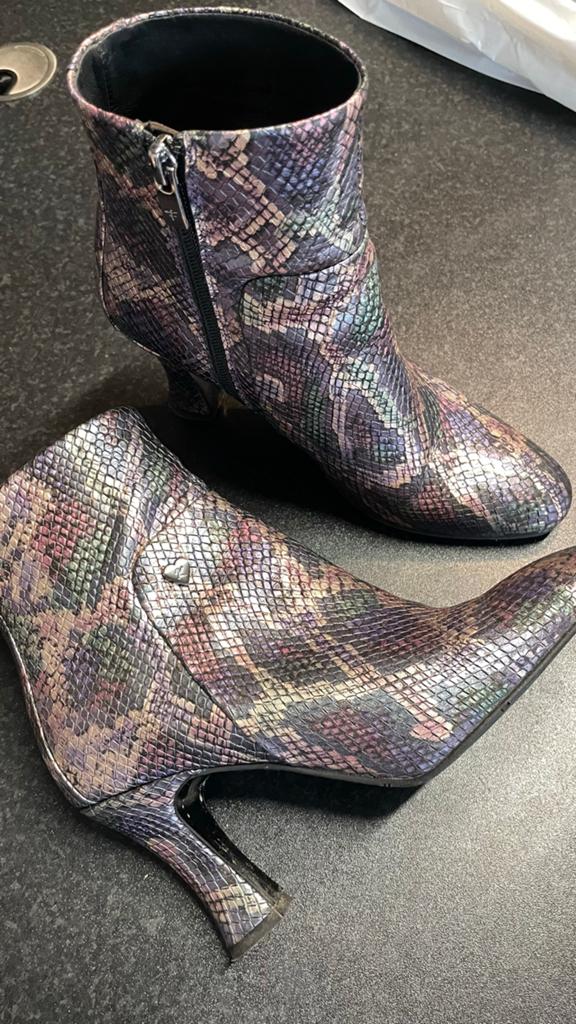 Floris van Bommel dameslaarsje met hak maat 37,5, Kleding | Dames, Schoenen, Ophalen of Verzenden, Zo goed als nieuw, Overige kleuren