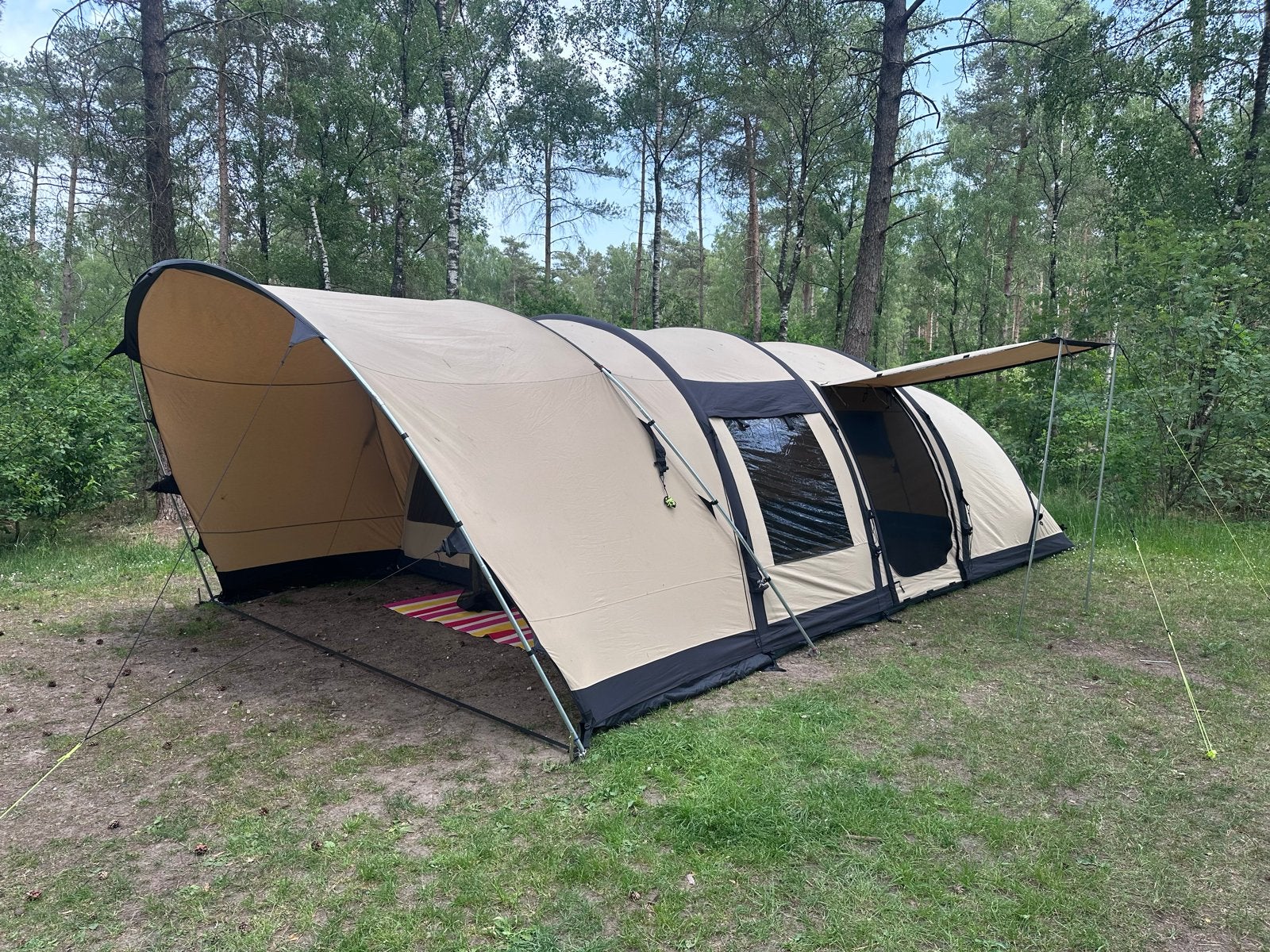 Premium gezinstent! Outwell Alamosa / op te halen vanaf 21/6, Caravans en Kamperen, Tenten, Ophalen, Zo goed als nieuw, Tot en met 6