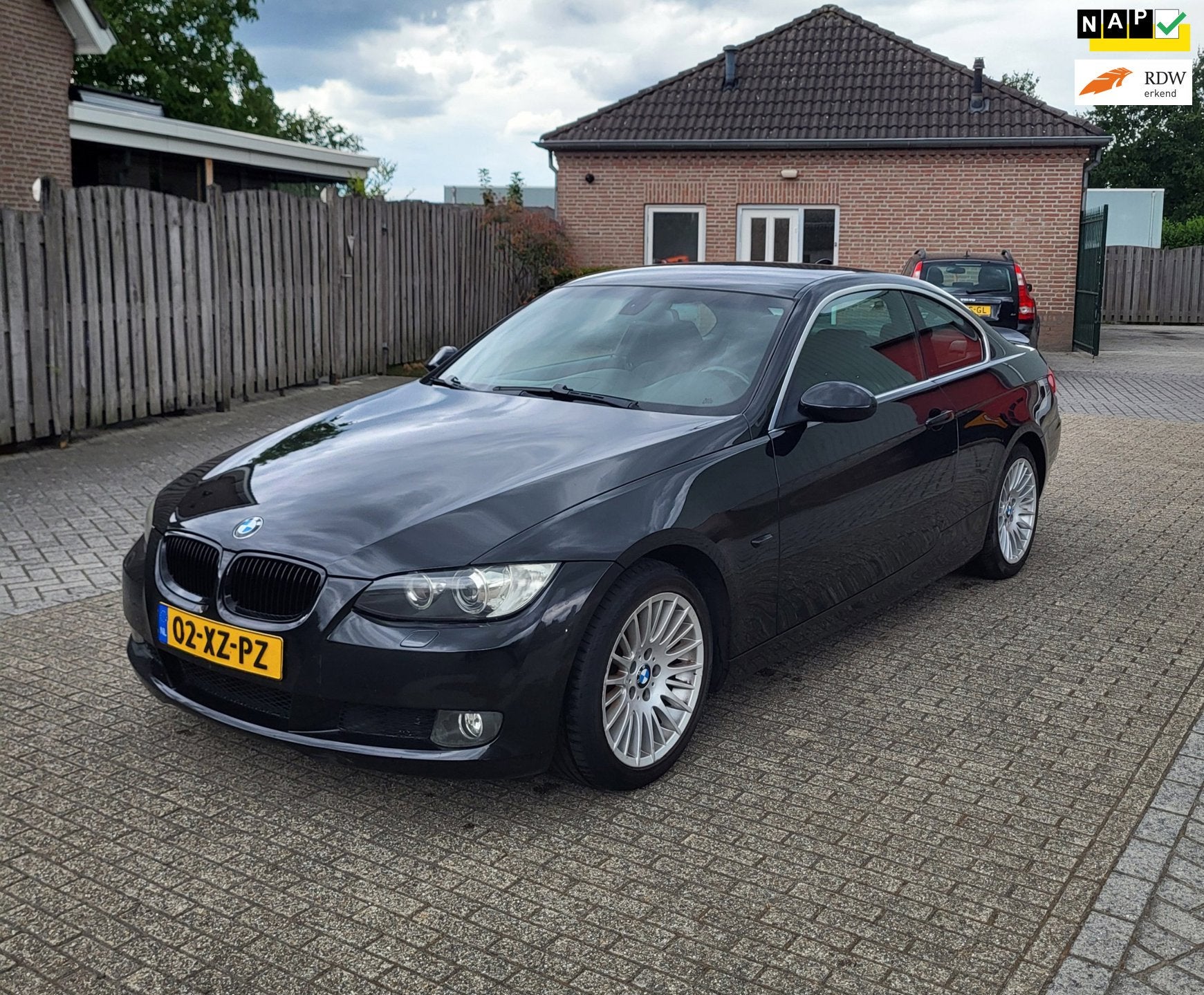BMW 3-serie Coupé 320i, Navi,Xenon,Cruise,Trekh,APK06/2027!, Auto's, BMW, Zwart, 4 cilinders, 4 stoelen, Zwart