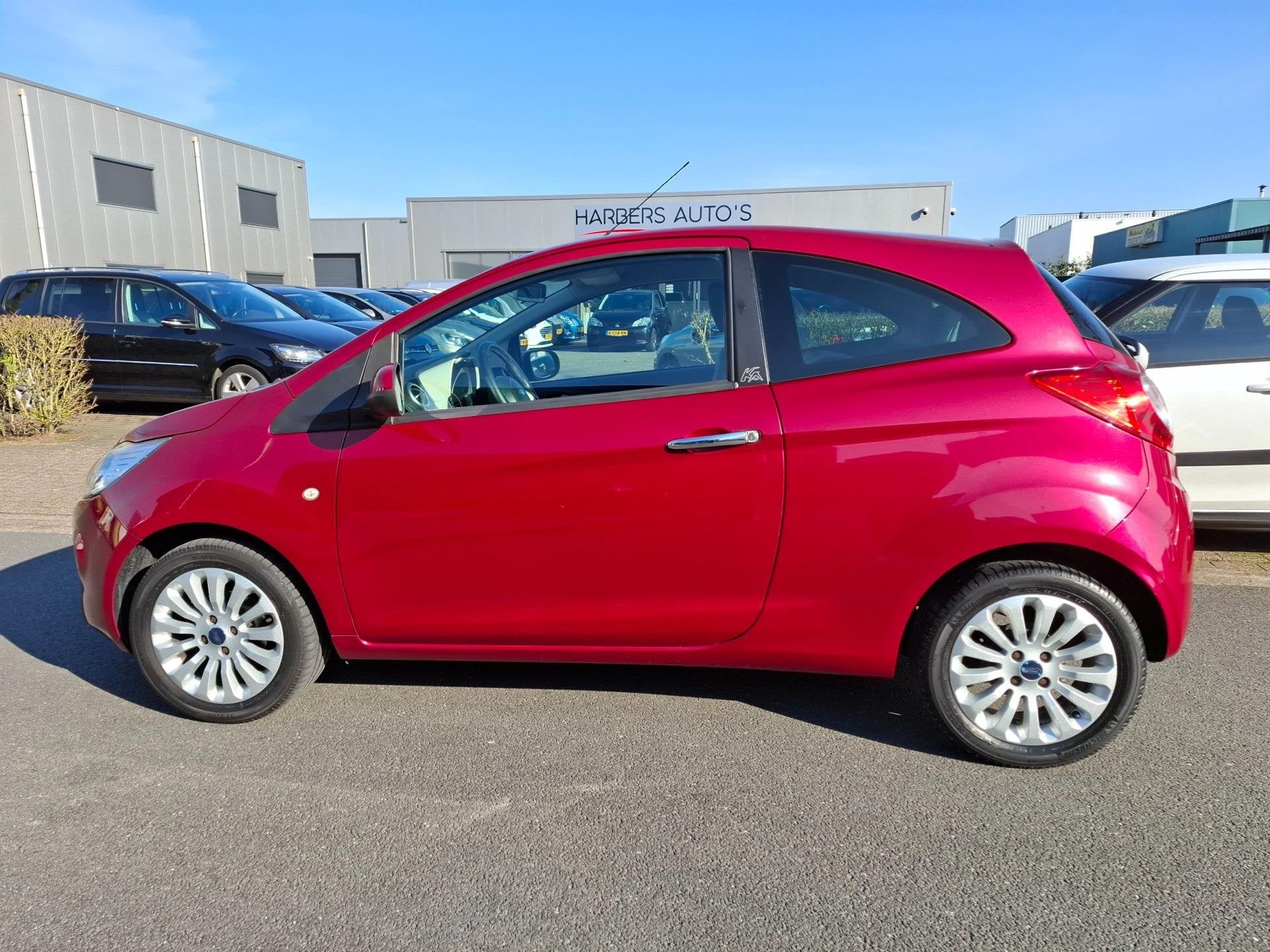 Ford Ka 1.2 Titanium AIRCO/SPORTVELGEN!, Auto's, Voorwielaandrijving, Euro 5, Stof, Gebruikt