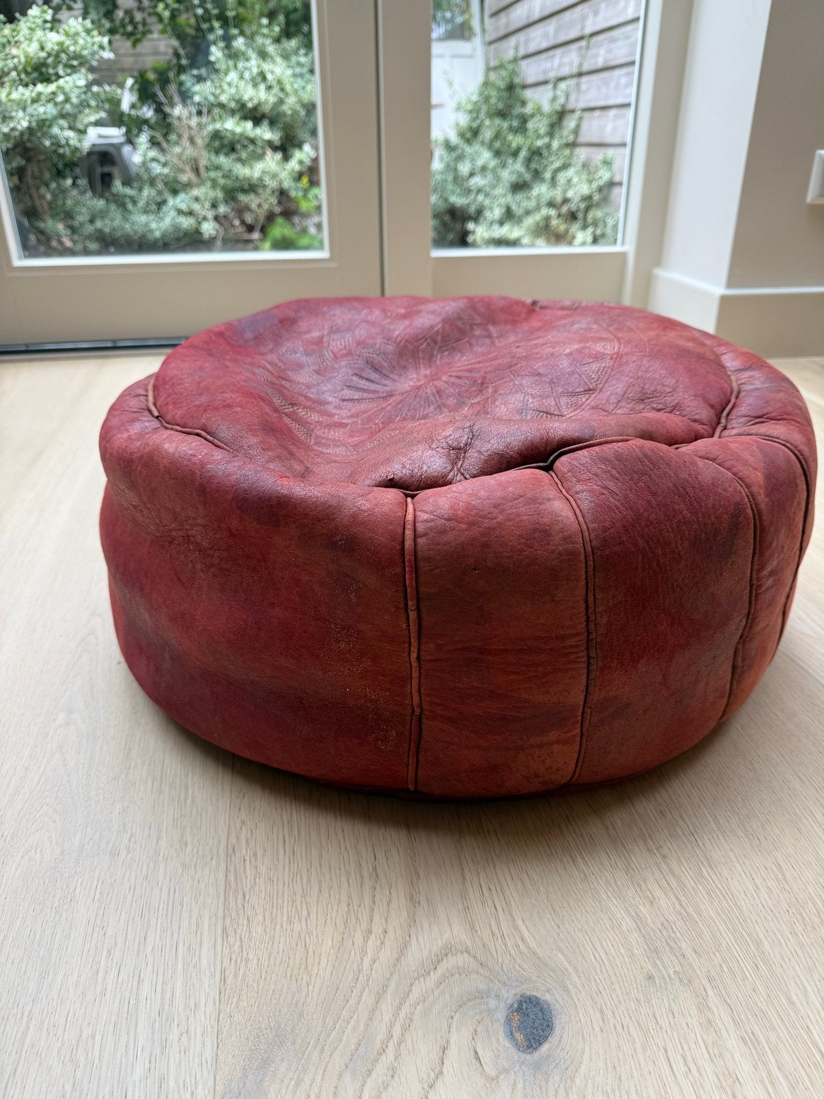 Marokkaanse Leren Poef - 55cm Diameter, Gebruikt, Rond, Leer, Ophalen of Verzenden
