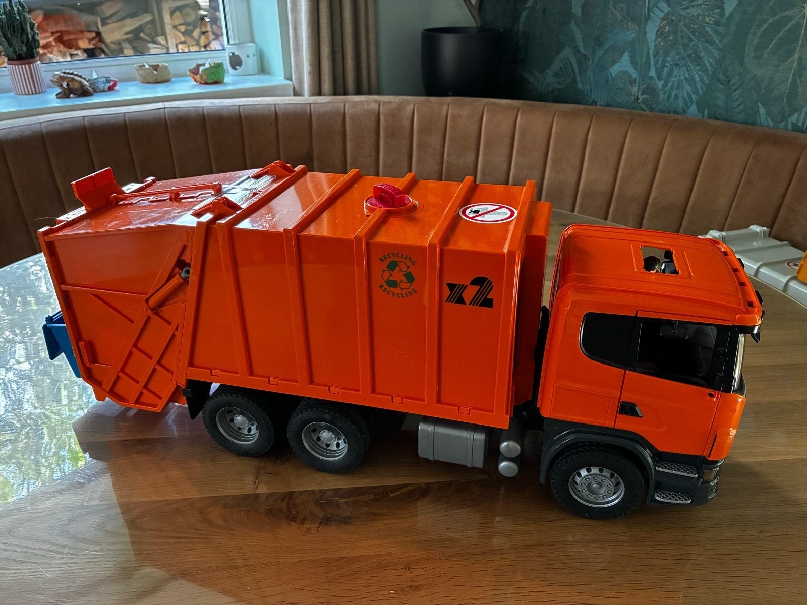 Bruder Scania Vuilniswagen met 4 Afvalbakken, Ophalen, Zo goed als nieuw