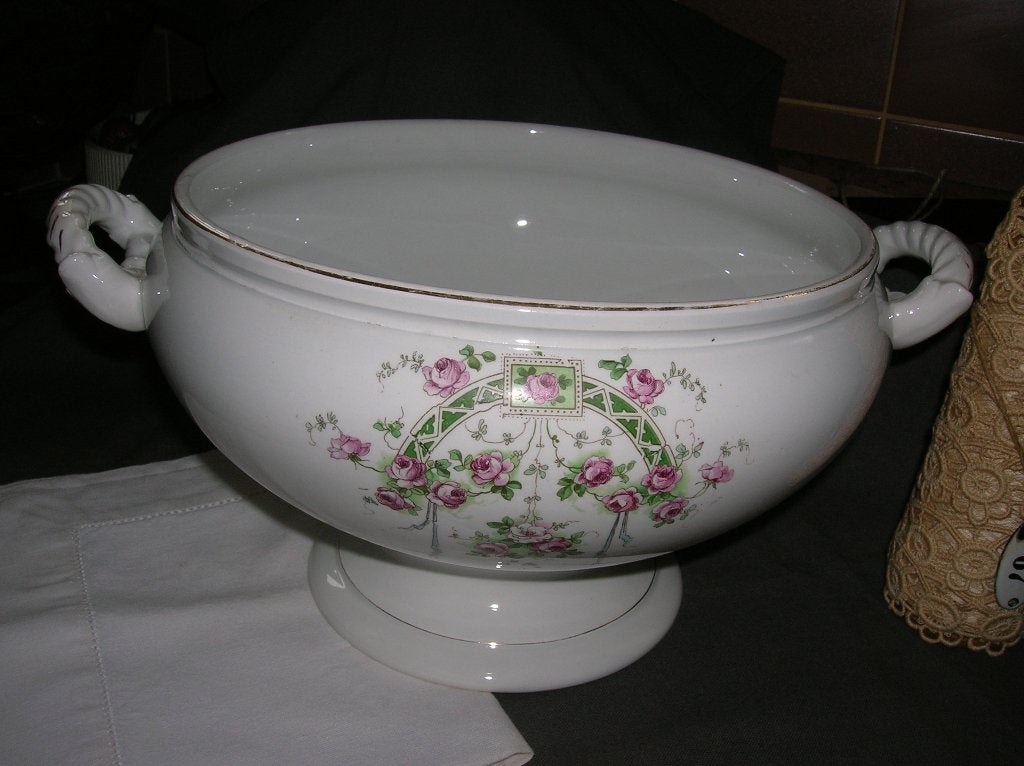 Boch terrine op voet roze roosjes decoratie, Ophalen of Verzenden