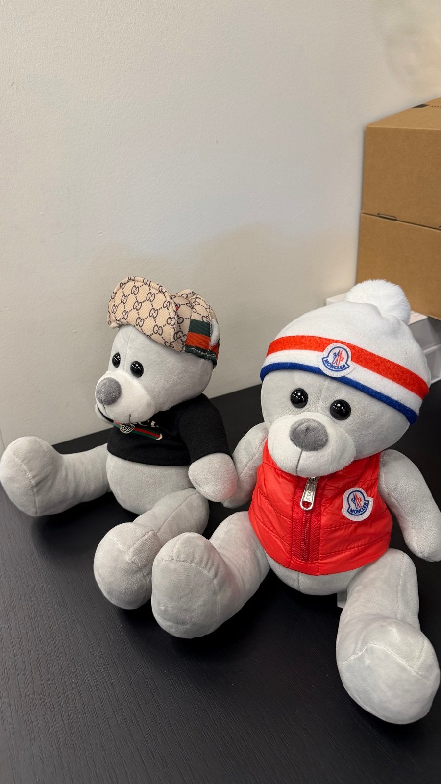 Set van 2 designer teddyberen - Gucci en Moncler stijl, Overige merken, Overige karakters, Beer, Grijs