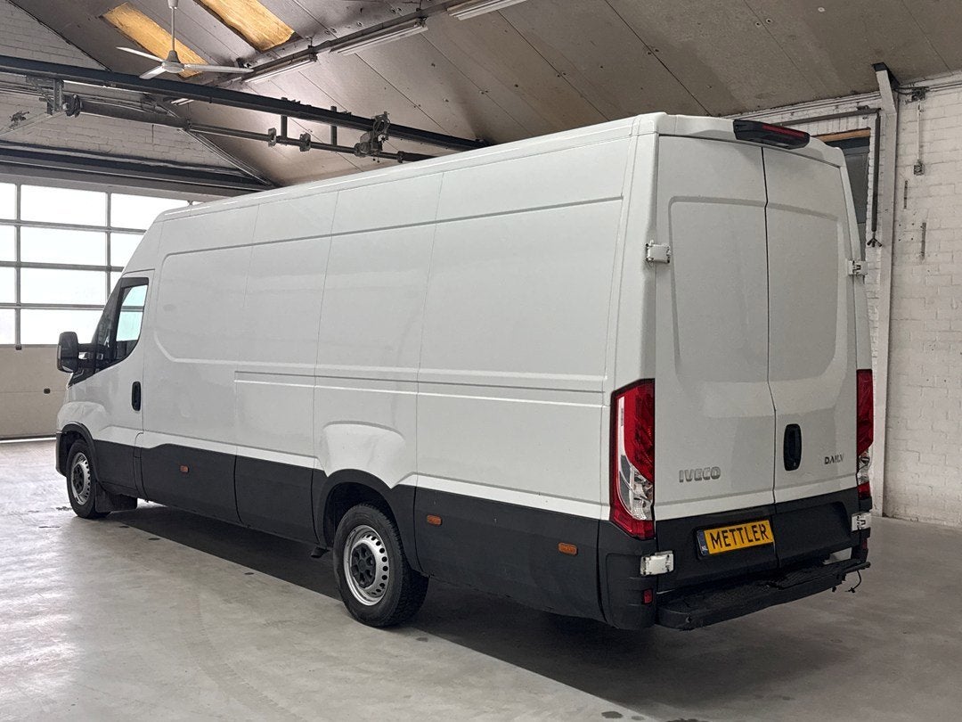 Iveco Daily L4H2 35C16V 2.3 410 Camera|Airco, Auto's, Automaat, Dealer onderhouden, Achterwielaandrijving, Gebruikt