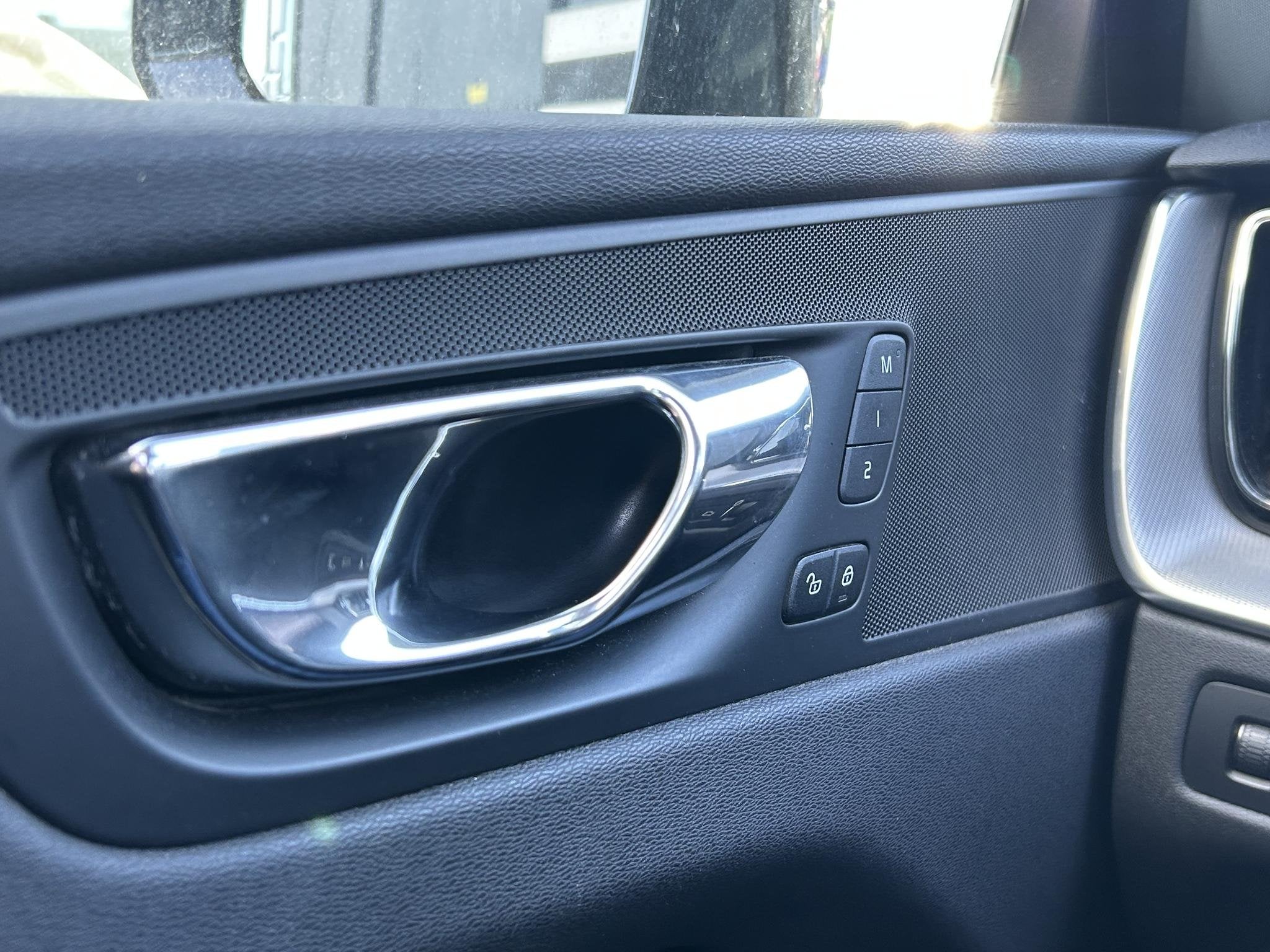 Foto 27 van Volvo XC60 2.0 T8 Twin Engine AWD Inscription | Panoramadak