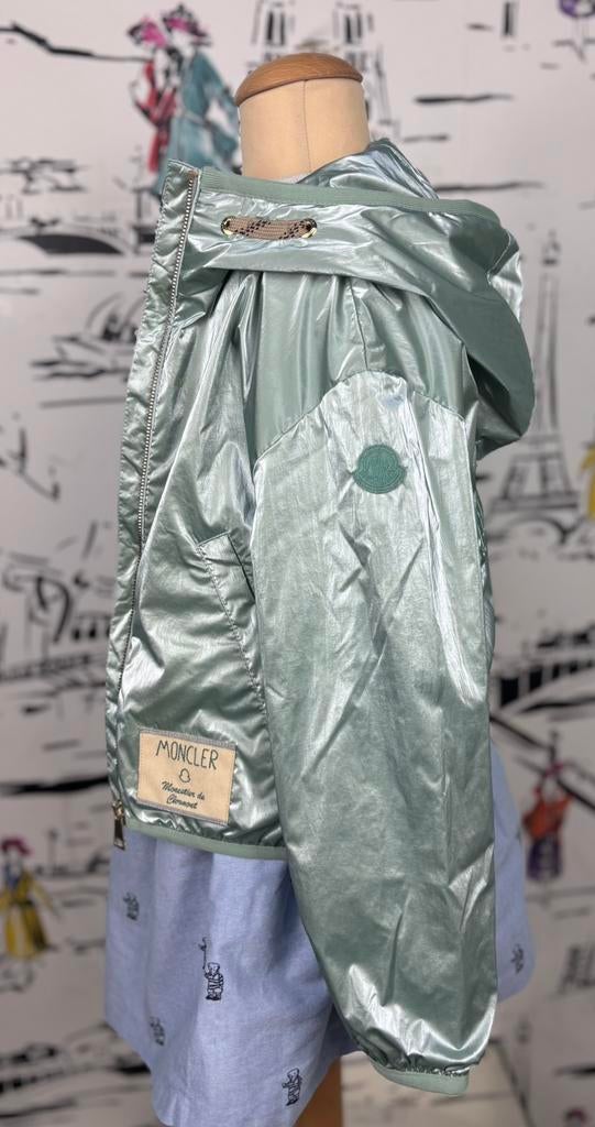 Moncler Aideen satin green zomerjas maat 8 (460 euro), Moncler EU, Zo goed als nieuw, Moncler, Customercare@moncler.com