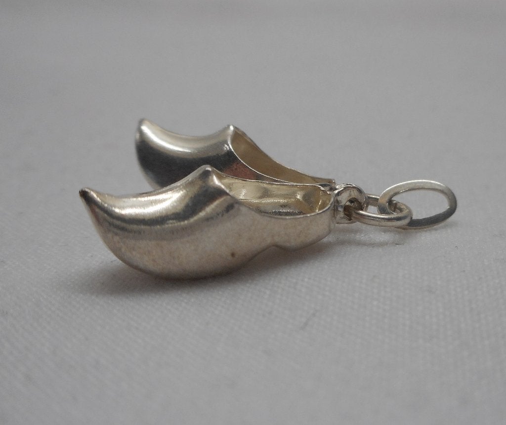 Zilveren hanger van 2 klompjes nr.775, Verzenden, Zo goed als nieuw, Zilver, Zilver