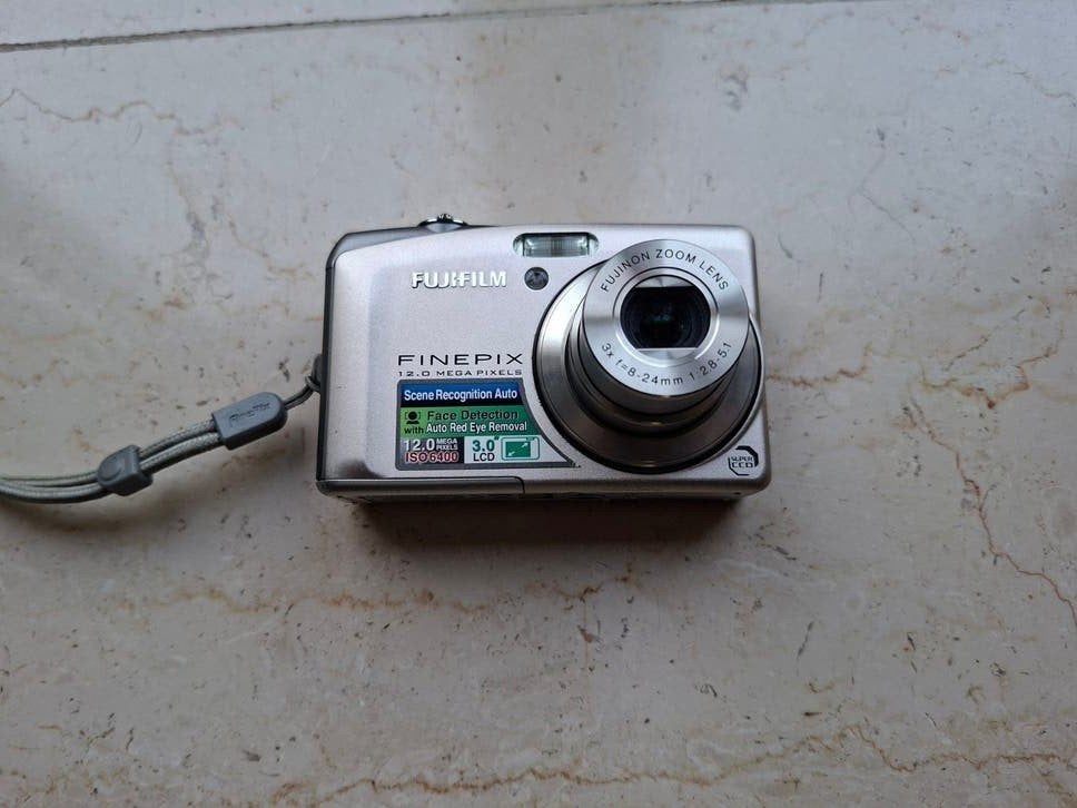 Fujifilm FinePix F60fd Compactcamera met accessoires, Audio, Tv en Foto, Fotocamera's Digitaal, Ingebouwde flitser, Draagriem