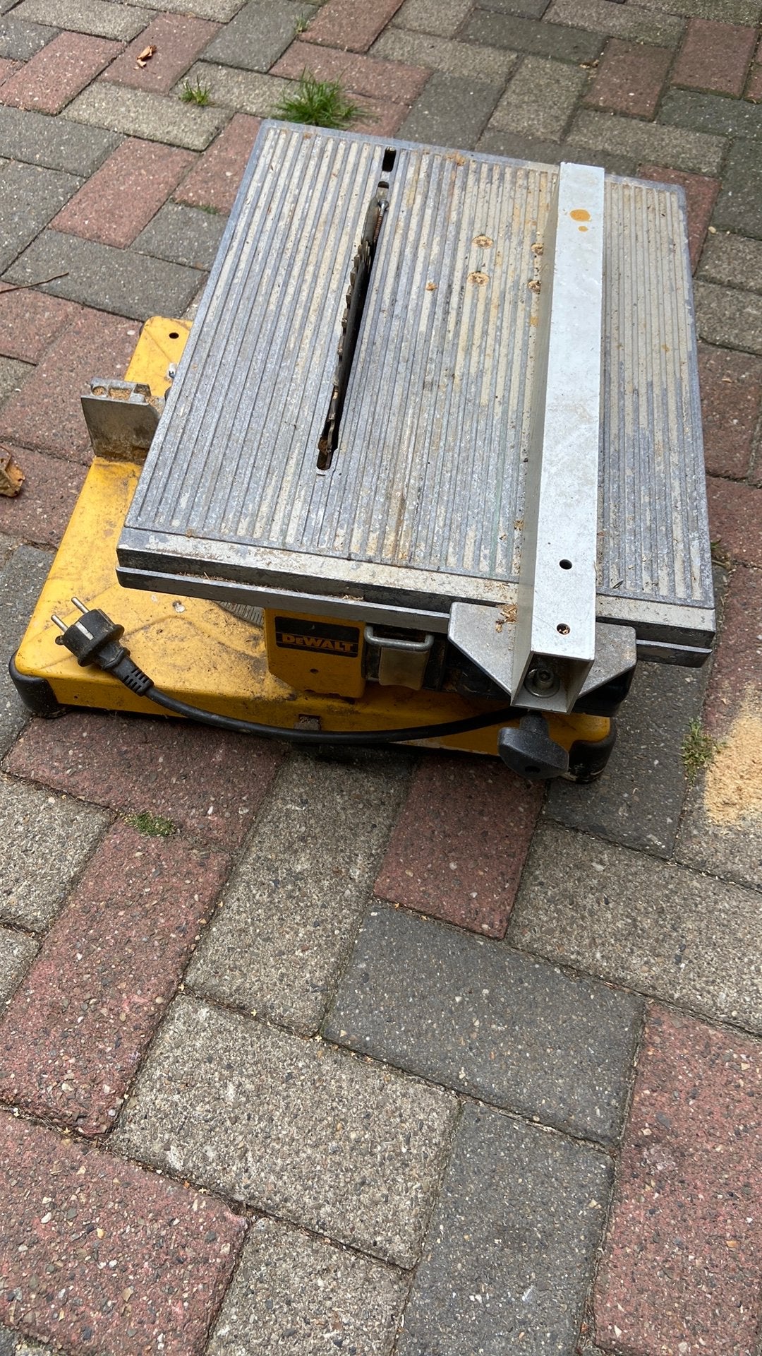 DeWalt zaagtafel/afkortzaag, Ophalen, 1200 watt of meer, Cirkelzaag, 30 tot 70 mm