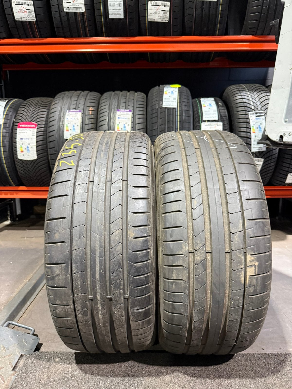 2 x 235/35R19 PIRELLI ZOMER BANDEN, Gebruikt, Zandzuigerstraat 36, Qbanden@gmail.com, Q-Banden