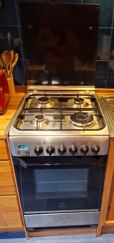 Indesit gasfornuis met elektrische oven - RVS – 50 cm breed, Ophalen, Gebruikt, 4 kookzones, Gas