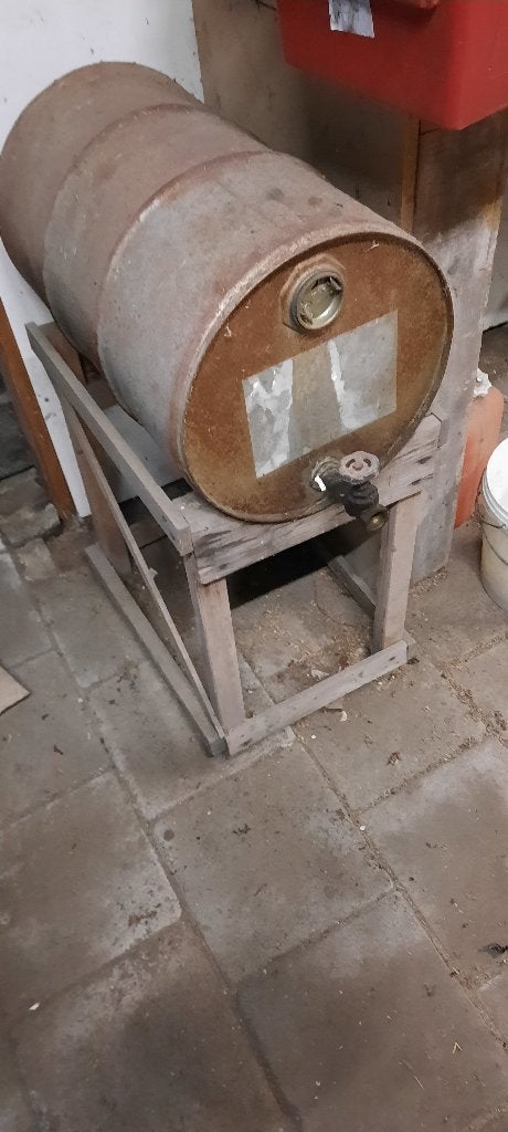 Petrolium vat met kraan en met +/- 10 ltr petrolium, Ophalen, Gebruikt