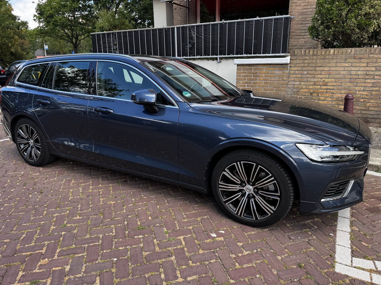Volvo V60 T8 Twin Engine 390pk AWD Geartronic 2019 Blauw, Auto's, Volvo, Automaat, 4 cilinders, Blauw, Vierwielaandrijving