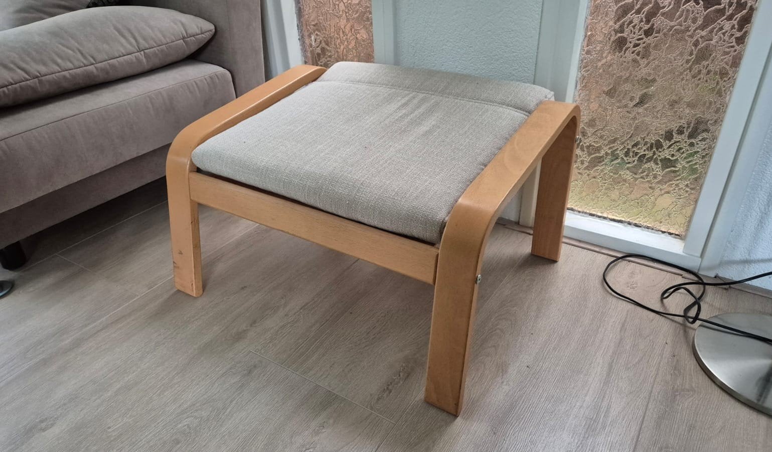 Een houten poef krukje met stof | grijs. Bxdxh 68x50x40, Ophalen, Rond, 50 tot 100 cm, 50 tot 100 cm