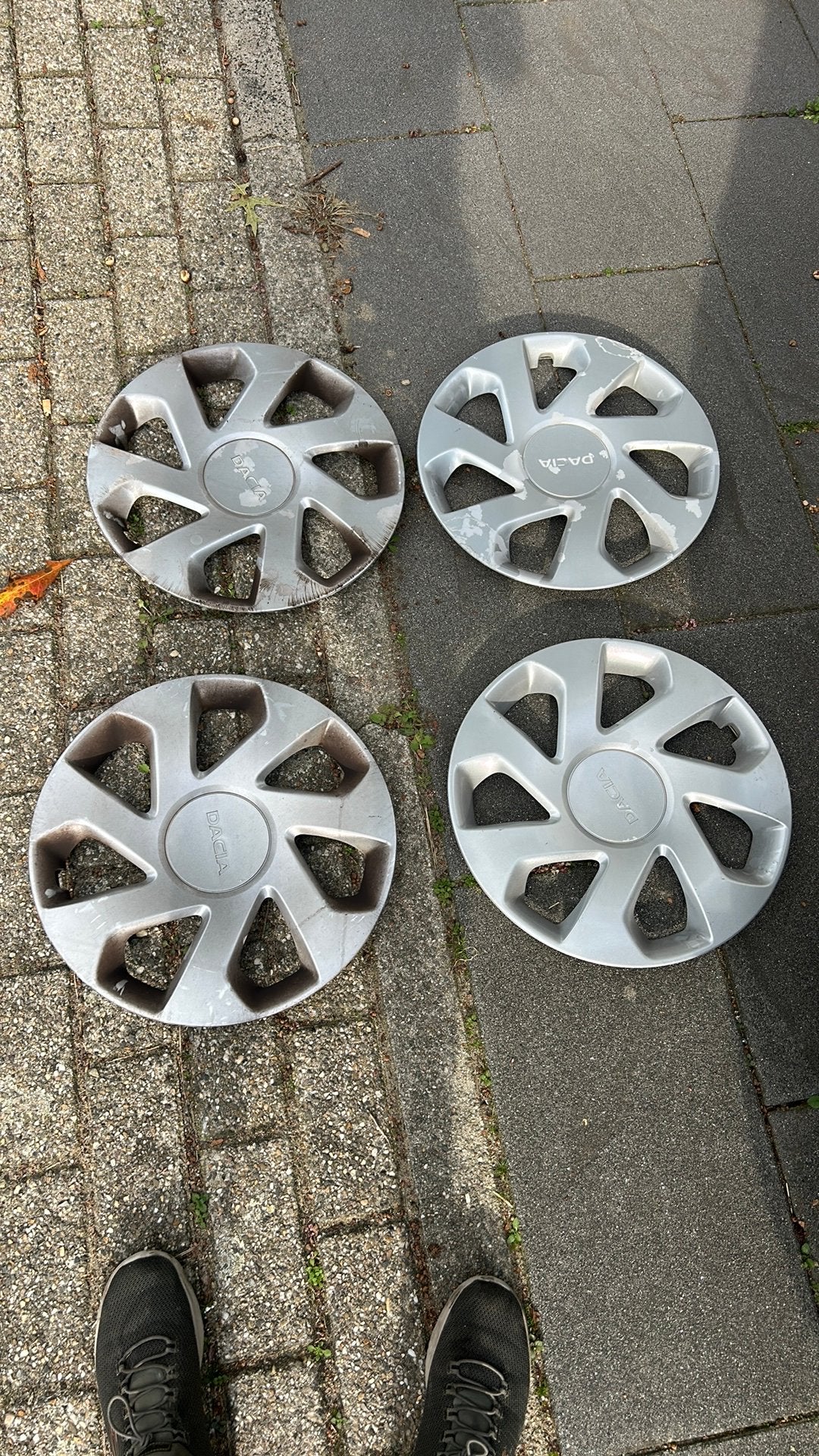 Wieldoppen Dacia Logan 15 inch, Ophalen of Verzenden, Gebruikt