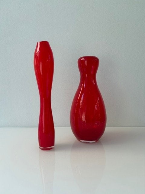 Set van 2 rode glazen vazen – Italiaanse glaskunst, 24 cm, Ophalen of Verzenden, Geschikt voor droogbloemen, Rood