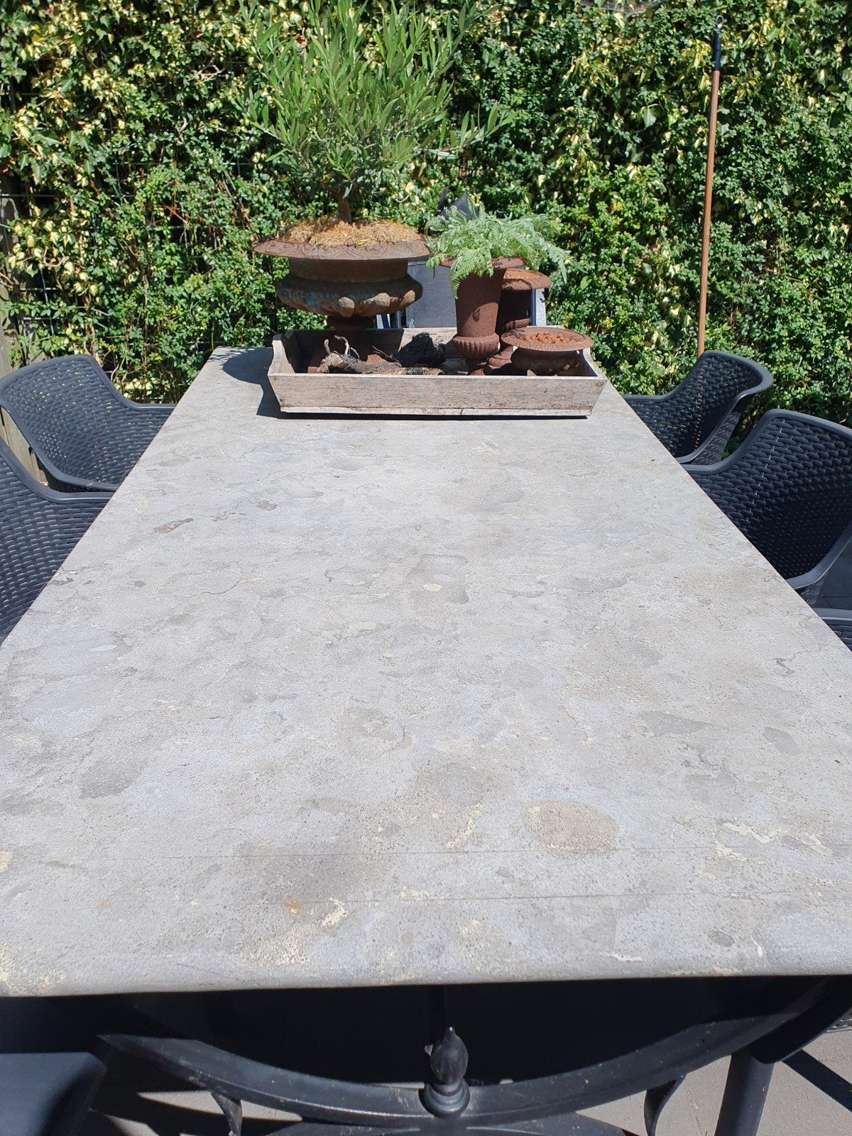 Natuurstenen tuintafel met metalen onderstel, Tuin en Terras, Tuintafels, Ophalen of Verzenden, Gebruikt, Rechthoekig, Metaal