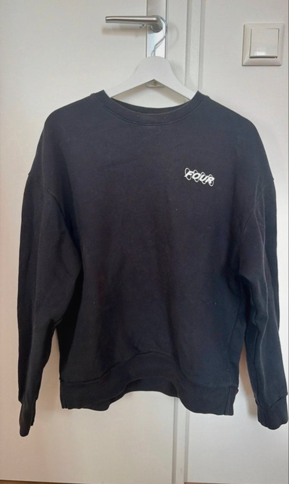 FOUR Amsterdam Circles Logo Sweater - Zwart, Verzenden, Gedragen, Zwart